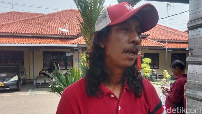 Kepala Desa Wanasari mengawal kasus tersebut di Polres Indramayu
