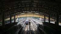 Dari sisi kecepatan, LRT Jabodebek memiliki kecepatan maksimum 80 kilometer per jam sedangkan kecepatan desainnya mencapai 90 kilometer per jam. Sementara jarak waktu kedatangan antar kereta (headway) LRT Jabodebek sekitar 3-4 menit. LRT Jabodebek akan memiliki enam lintas pelayanan, yaitu Cawang-Cibubur, Cawang-Kuningan-Dukuh Atas, Cawang-Bekasi Timur, Dukuh Atas-Palmerah-Senayan, Cibubur-Bogor, dan Palmerah-Grogol. Grandyos Zafna/detikcom.
