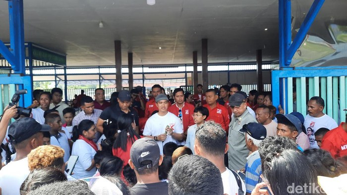 Ketum PSI Kaesang Pangarep kunjungi RSUD Dr. P.P Magretti di Maluku, Rabu (27/12/2023). (Annisa/detikcom)