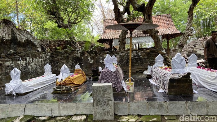 Kompleks Makam Ki Dalang Panjang dan Ratu Malang di Bantul. Di makam ini ada juga makam para niyaga, pusara Ki Daang Panjang dan Ratu Malang. Foto diambil Senin (11/12/2023).