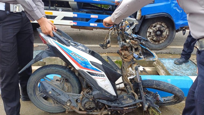 Kondisi motor usai ditabrak mobil Ketua KPU Lubuklinggau