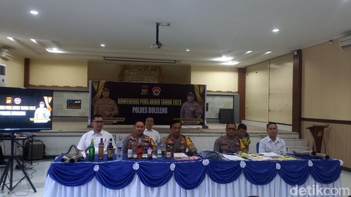 Konferensi pers akhir tahun di Gedung Anantha Wijaya Polres Buleleng, Rabu (27/12/2023). (Foto: Made Wijaya Kusuma/detikBali)