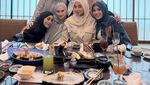 Potret Manis Lesti Kejora Kulineran Bareng Rizky Billar dan Sahabat