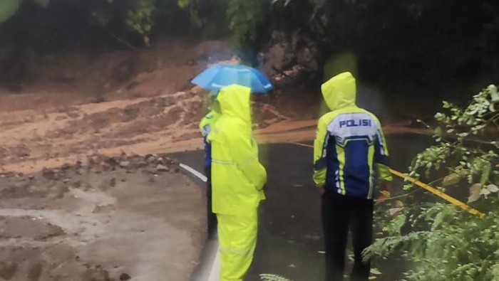 Longsor di Limapuluh Kota. (Foto: Dok. Polres Limapuluh Kota)