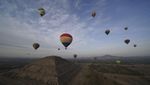 Menikmati Lanskap Piramida Matahari Meksiko dari Balon Udara