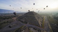 Piramida Matahari adalah piramida terbesar di Teotihuacan dan dianggap sebagai salah satu struktur terbesar di Amerika Tengah. Piramida ini memiliki tinggi 65 meter dan lebar 225 meter pada setiap sisinya.  