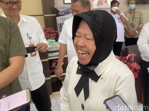 Tawa Risma Saat Tahu Oknum Buruh Viral Telanjang Dada Mandi Beras Bulog