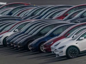 Saham Tesla Lenyap Rp 1.461 T Gegara Permintaan Mobil Listrik Merosot