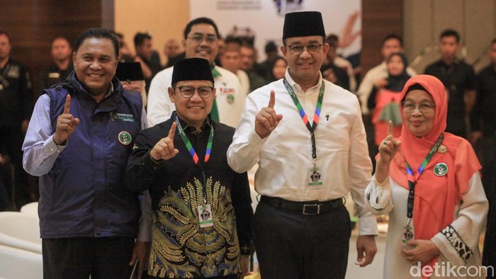 Momen Keluarga Besar HMI Dukung Anies-Cak Imin Keluarga besar HMI resmi mendukung pasangan Anies Baswedan-Muhaimin Iskandar (Cak Imin) di Pilpres 2024. Dukungan ini diterima langsung oleh pasangan AMIN.