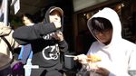 Nikita Mirzani Asyik Liburan di Jepang, Cicip Sate Wagyu hingga Ramen