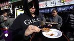Nikita Mirzani Asyik Liburan di Jepang, Cicip Sate Wagyu hingga Ramen