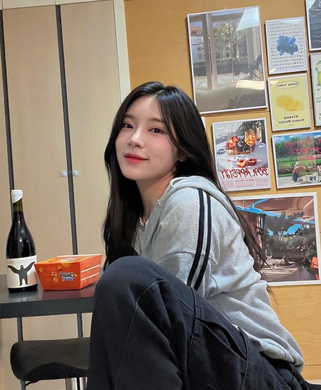 Dalam salah satu video, pasangan tersebut berbagi lebih banyak tentang hubungan mereka, mengungkapkan bahwa mereka bertemu melalui aplikasi kencan setelah Cho Hyeon meninggalkan industri hiburan. Foto: dok. Instagram