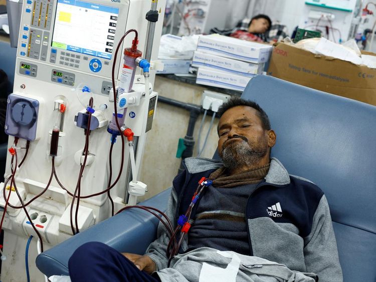 Pasien Ginjal di Gaza Antre Berjam-jam untuk Cuci Darah