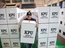 Pemilu Makin Dekat, Intip Persiapan Kotak Suara di GOR Tanah Abang