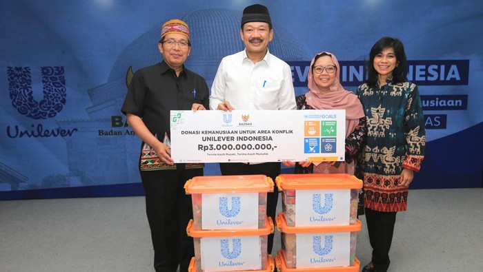 Penyaluran Bantuan Kemanusiaan Sebesar Rp 3 M untuk Korban Konflik Penyaluran Bantuan Kemanusiaan Sebesar Rp 3 M untuk Korban Konflik