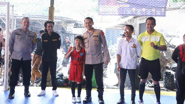 Polsek Mampang Prapatan kampanye anti bullying lewat futsal