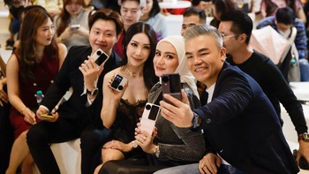 OPPO menutup tahun dengan OPPO Find N3 Series Pop Up Store di Tunjungan Plaza, Surabaya yang resmi digelar 20-31 Desember 2023. Pada Sabtu (23/12), Pop Up Store ini dimeriahkan Talkshow A Foldable Moment bersama Nicholas Saputra, Product Experience, hingga Special Trunk Show dari HIAN TJEN.