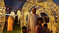 Selain pohon Natal, acara ini juga menampilkan ragam kegiatan seperti budaya dan pendidikan, hiburan, serta promo makan dan belanja.  