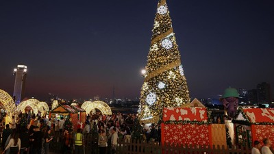 Potret Kelap-kelip Cahaya Natal Terangi Dubai