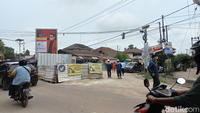 Penampakan lubang proyek IPAL yang buat mahasiswi di Jambi terperosok usai kejar jambret.