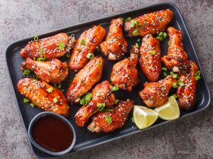 Taruh Sayap Ayam di Dada Wanita, Pria Ini Didenda Rp 12 Juta!