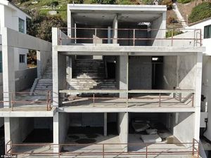 Kanye West Pernah Jual Rumah Mirip Parkiran Mal tapi Patok Harga Rp 868 M!