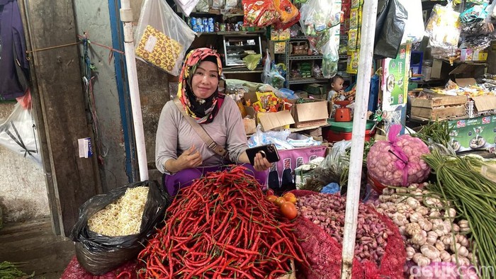 Salah satu pedagang cabai di Pasar Lemabang.
