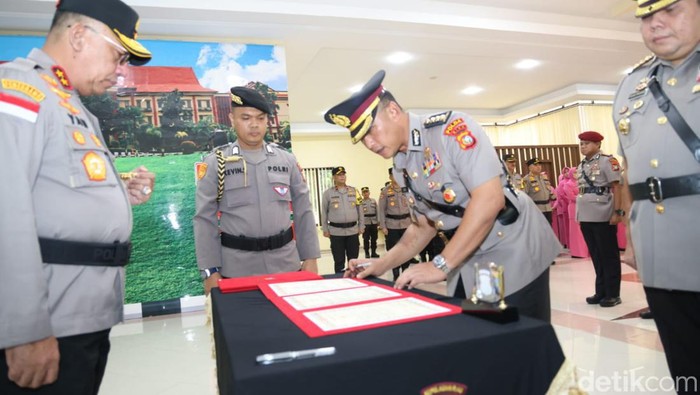 Sertijab Ditreskrimsus, Dirresnarkoba dan Karo SDM Polda Kepri pada Rabu (27/12/2023). (Dok Polda Kepri)