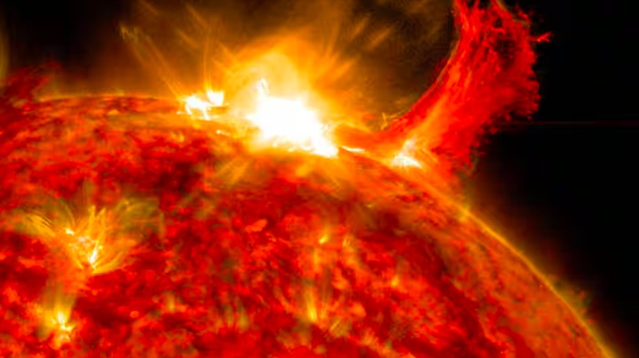 Solar Dynamics Observatory NASA menangkap gambar jilatan api matahari pada 2 Oktober 2014.