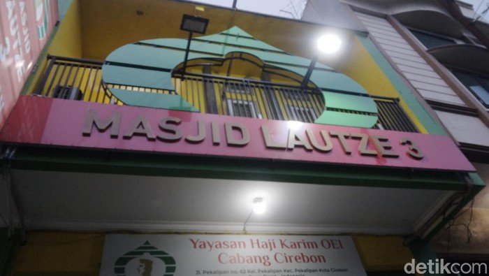 Suasana Masjid Lautze 3 Cirebon