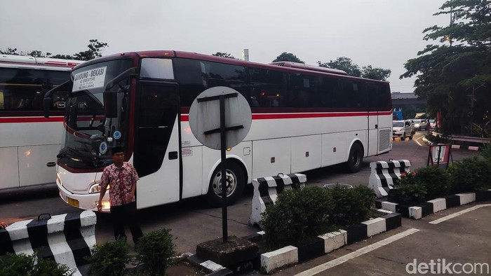 Suasana Terminal Bayangan di Rest Area Tol Cipularang KM 125 Cimahi