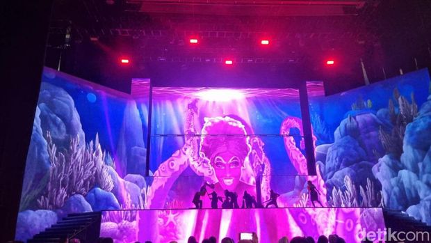 Show spesial Nataru di Trans Studio Cibubur.