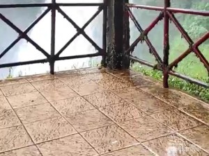 Menikmati Keindahan Air Terjun Berasap di Jambi