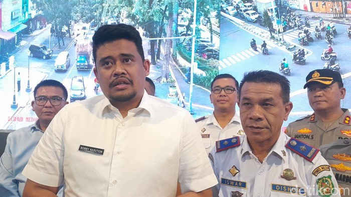 Wali Kota Bobby Nasution dan Kadishub Medan Iswar Lubis di Gedung ITS di Medan (Nizar Aldi/detikSumut)