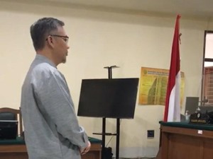 Eks Walkot Kendari Terdakwa Suap Perizinan Gerai Alfamidi Divonis Bebas