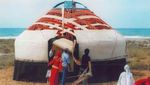 Wujud Yurt, Rumah Tradisional yang Ditenun hingga Dijahit