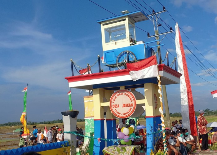 10 Tugu Makanan Unik di Berbagai Daerah, Gerobak Nasgor hingga Petai