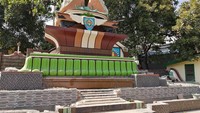Di Tegal, tahu aci jadi kuliner andalan tak heran ada tugu tahu aci berukuran besar yang ada di Perempatan Slawi Pos. Foto: Site News