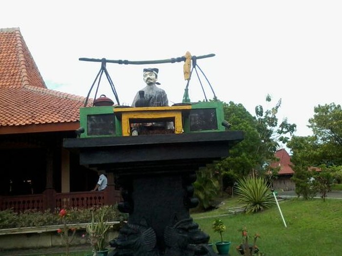 10 Tugu Makanan Unik di Berbagai Daerah, Gerobak Nasgor hingga Petai 10 Tugu Makanan Unik di Berbagai Daerah, Gerobak Nasgor hingga Petai