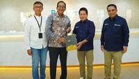 Dalam kunjungan itu, Hery menyatakan bahwa BSI berkomitmen kuat untuk memberikan pelayanan terbaik kepada nasabah di momen-momen penting seperti akhir tahun dan tahun baru.