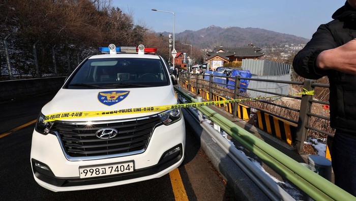 South Korean actor Lee Sun-kyun arrives at a police station for questioning regarding his alleged illegal drug use in Incheon, South Korea, December 23, 2023.    Yonhap via REUTERS   THIS IMAGE HAS BEEN SUPPLIED BY A THIRD PARTY. NO RESALES. NO ARCHIVES. SOUTH KOREA OUT. NO COMMERCIAL OR EDITORIAL SALES IN SOUTH KOREA.