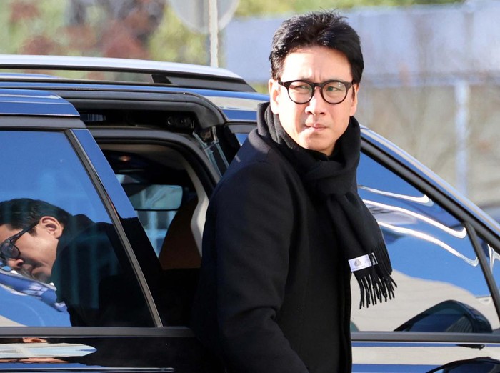 South Korean actor Lee Sun-kyun arrives at a police station for questioning regarding his alleged illegal drug use in Incheon, South Korea, December 23, 2023.    Yonhap via REUTERS   THIS IMAGE HAS BEEN SUPPLIED BY A THIRD PARTY. NO RESALES. NO ARCHIVES. SOUTH KOREA OUT. NO COMMERCIAL OR EDITORIAL SALES IN SOUTH KOREA.
