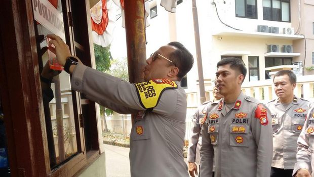 Aparat gabungan melaksanakan patroli di kawasan Setiabudi, Jaksel, jelang Tahun Baru 2024