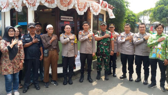 Aparat gabungan melaksanakan patroli di kawasan Setiabudi, Jaksel, jelang Tahun Baru 2024