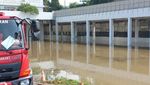 Potret Nyesek Basement Apartemen di Tangerang Banjir Rendam Banyak Mobil