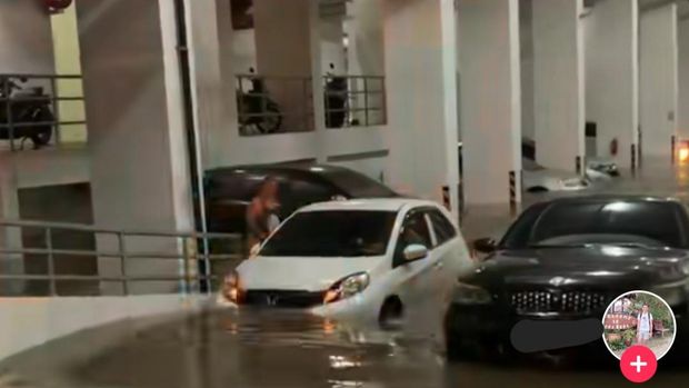 banjir di basement apartemen/Tangkapan layar TikTok @zelcitra