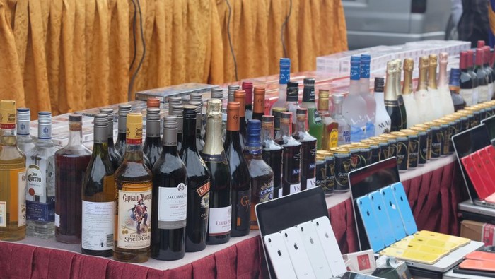 Barang ilegal yang dimusnahkan Bea Cukai Batam. (Dok BC Batam)