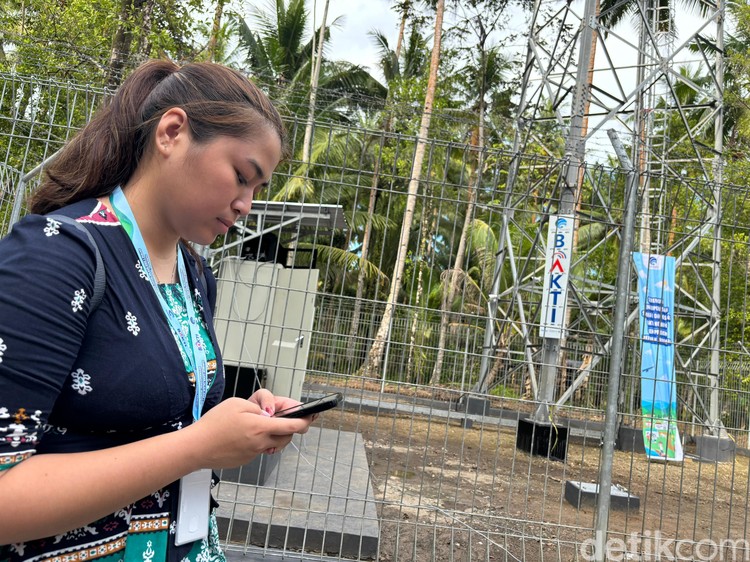 Peresmian pengoperasian BTS 4G Bakti Kominfo dan Satria-1.