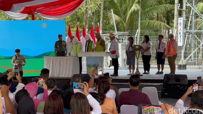 Peresmian pengoperasian BTS 4G Bakti Kominfo dan Satria-1.