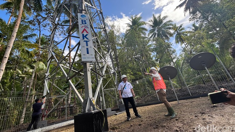 Peresmian pengoperasian BTS 4G Bakti Kominfo dan Satria-1.